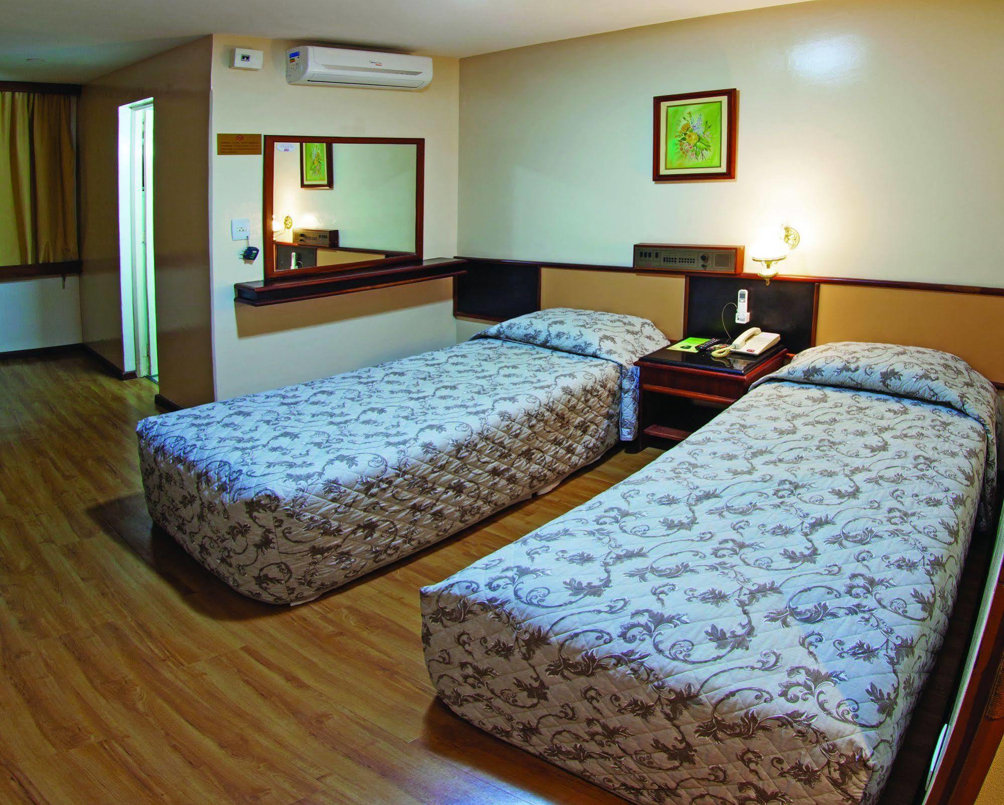 Lira Hotel Curitiba Exterior photo